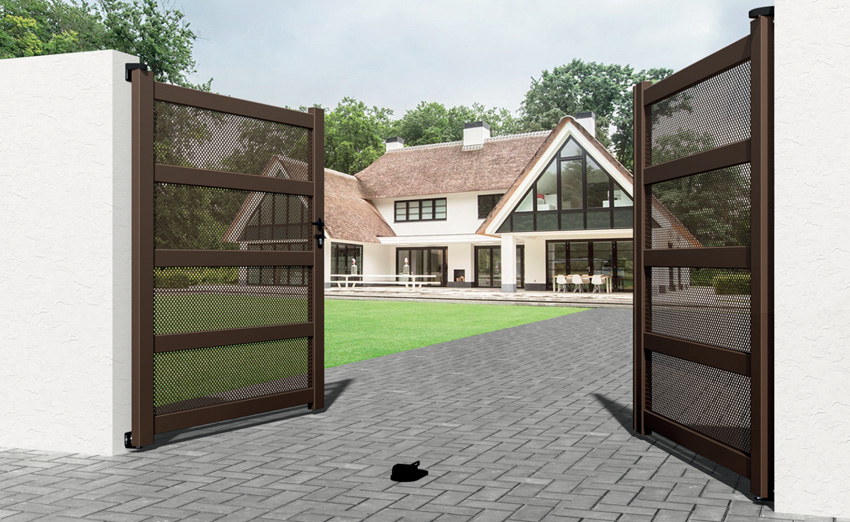 Portail sur mesure devant villa